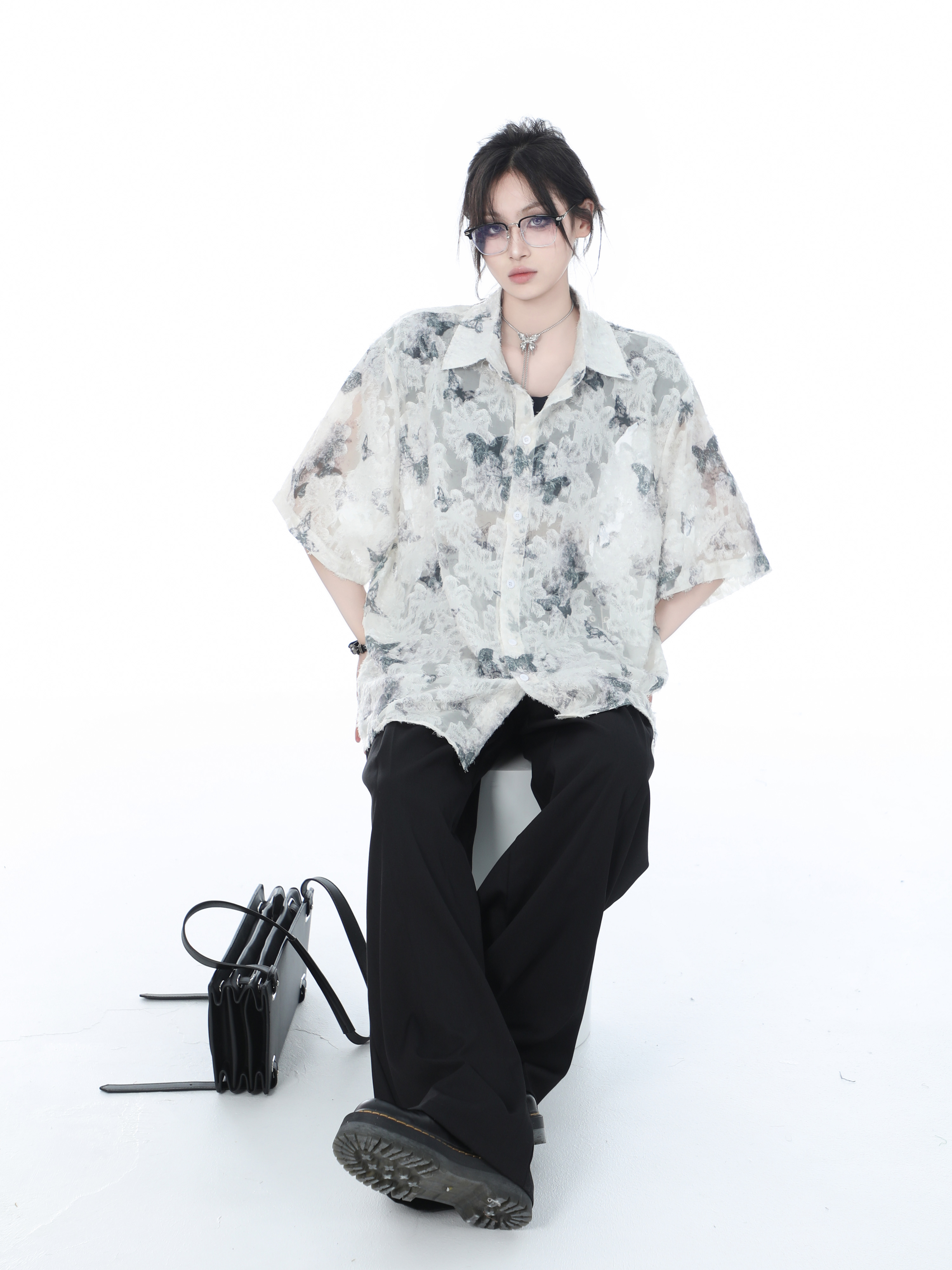 National Style Butterfly Embroidery Short Sleeve Shirt for Women, Loose Thin Summer Top, Design-Sensitive Fashion, Boho Chic