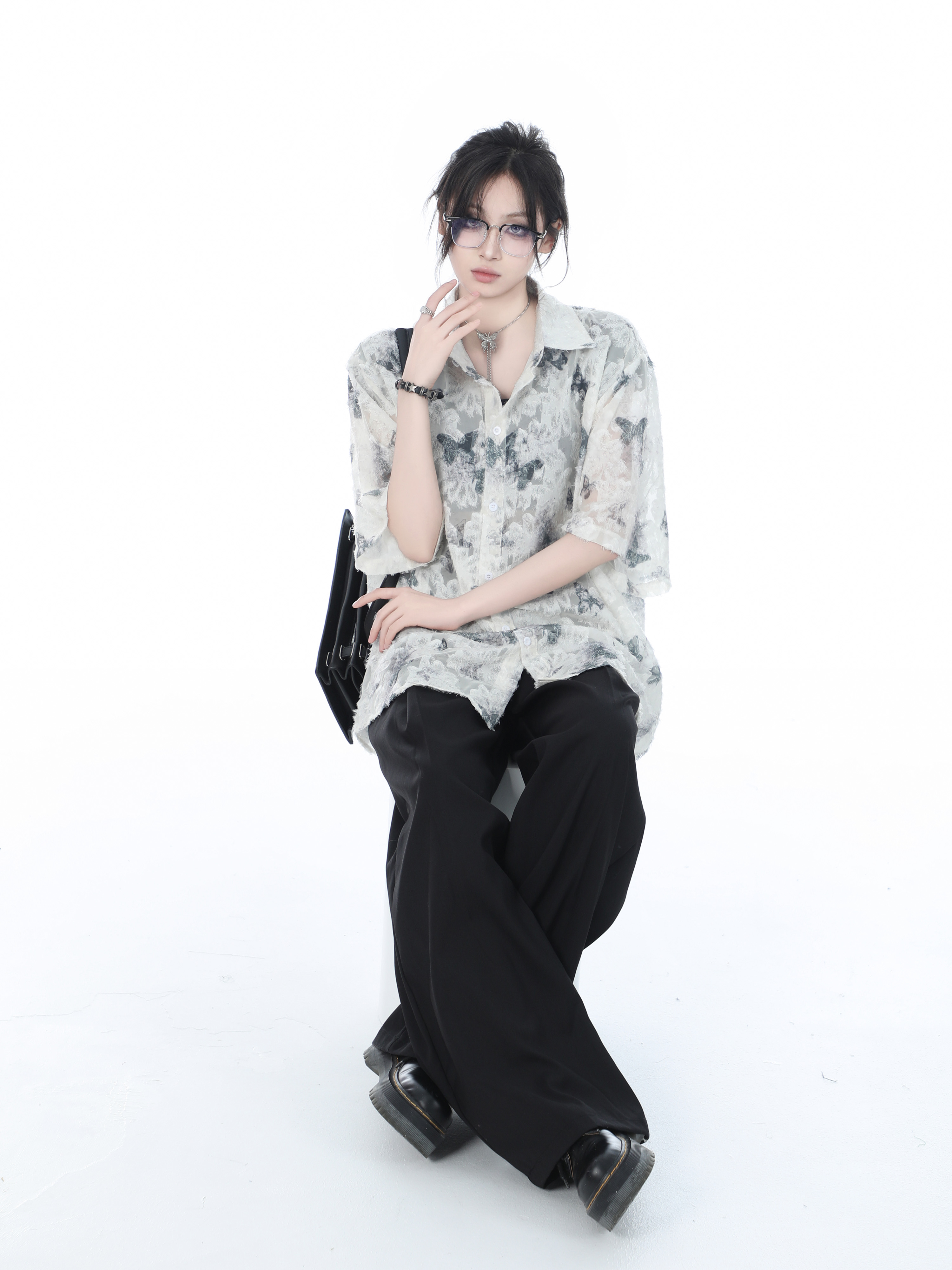 National Style Butterfly Embroidery Short Sleeve Shirt for Women, Loose Thin Summer Top, Design-Sensitive Fashion, Boho Chic