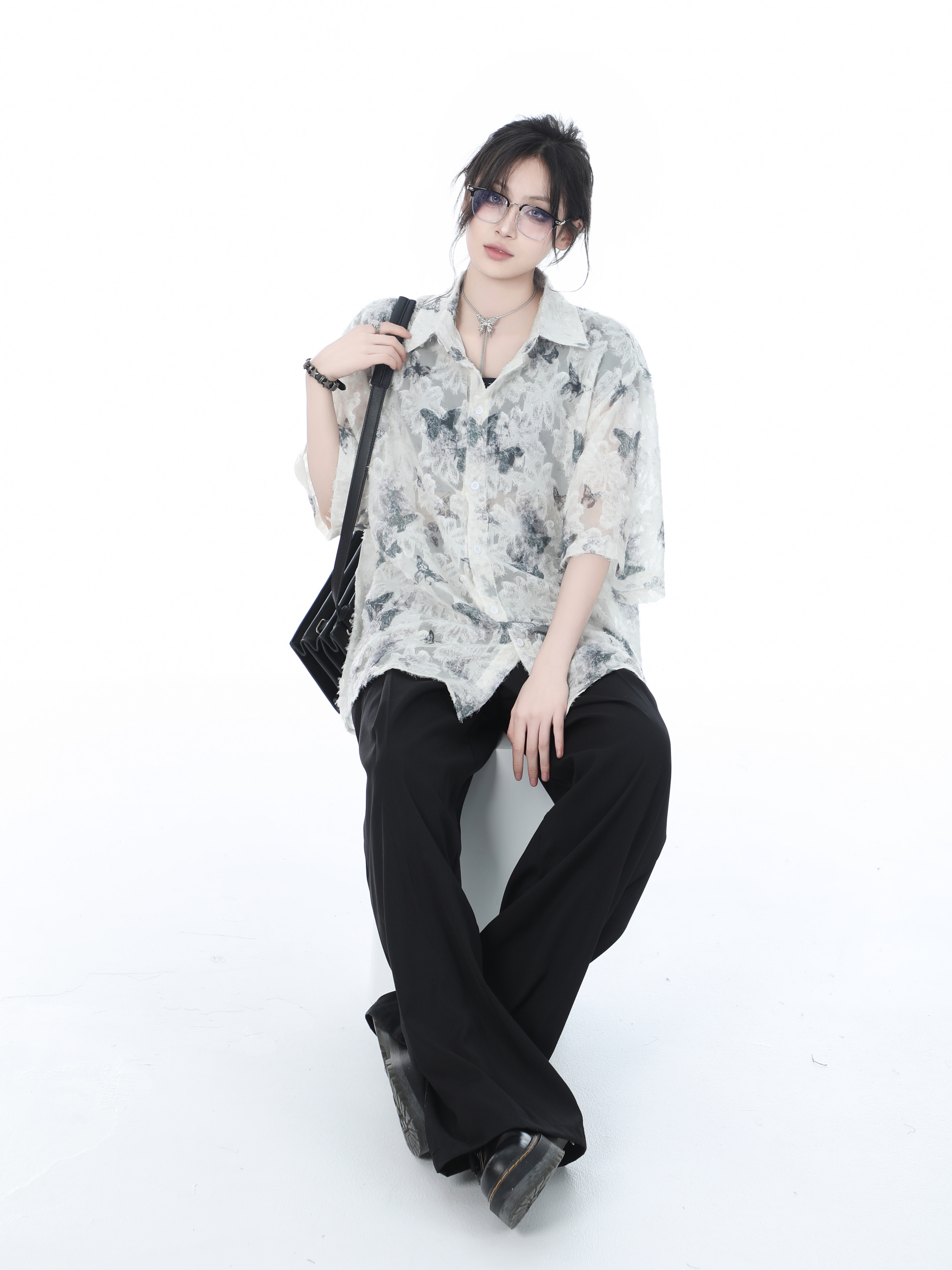 National Style Butterfly Embroidery Short Sleeve Shirt for Women, Loose Thin Summer Top, Design-Sensitive Fashion, Boho Chic
