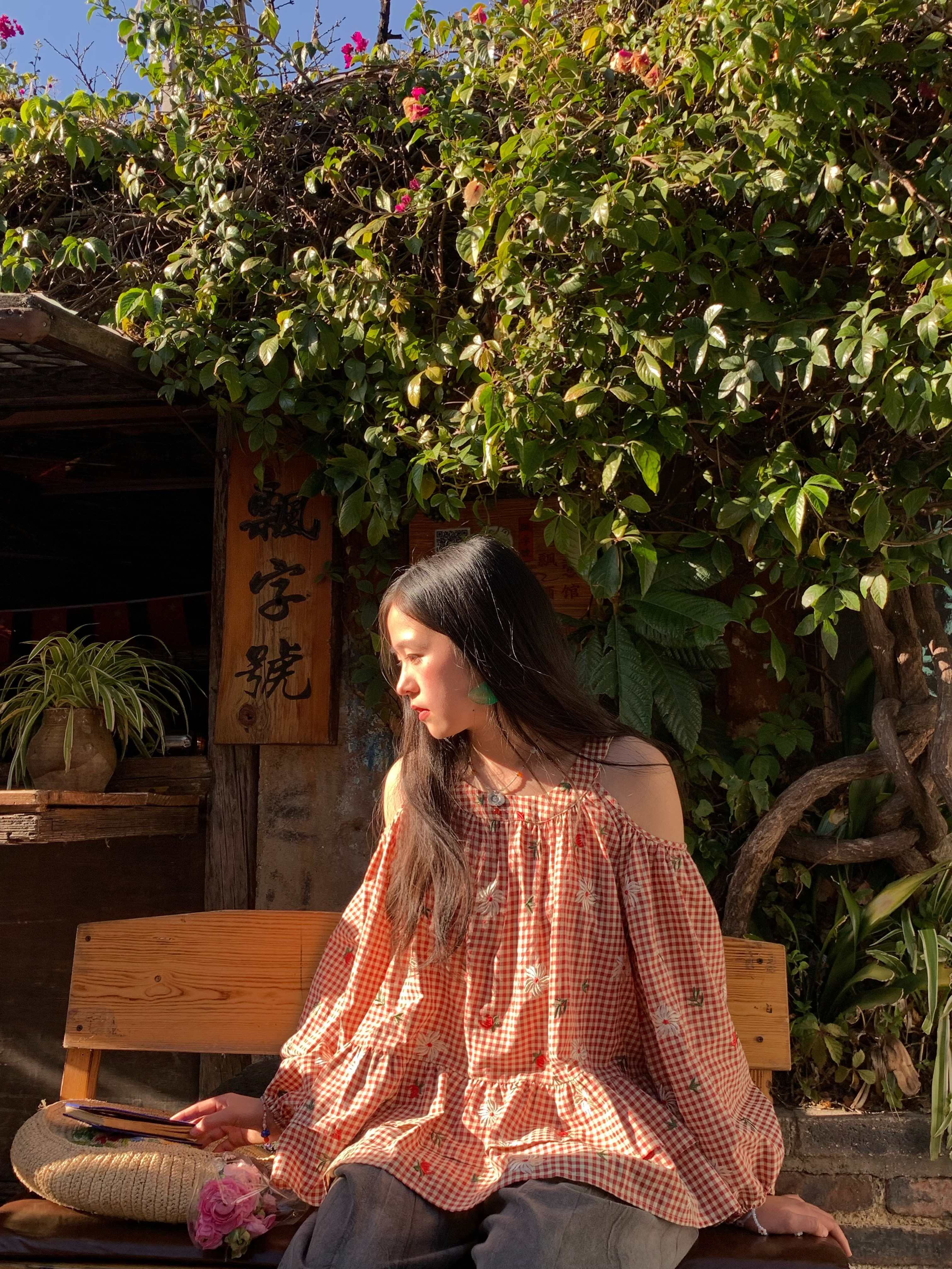 Off-Shoulder Retro Embroidered Cotton Doll Shirt - Women's Spring Lantern Sleeve Top in Rose Bay Style