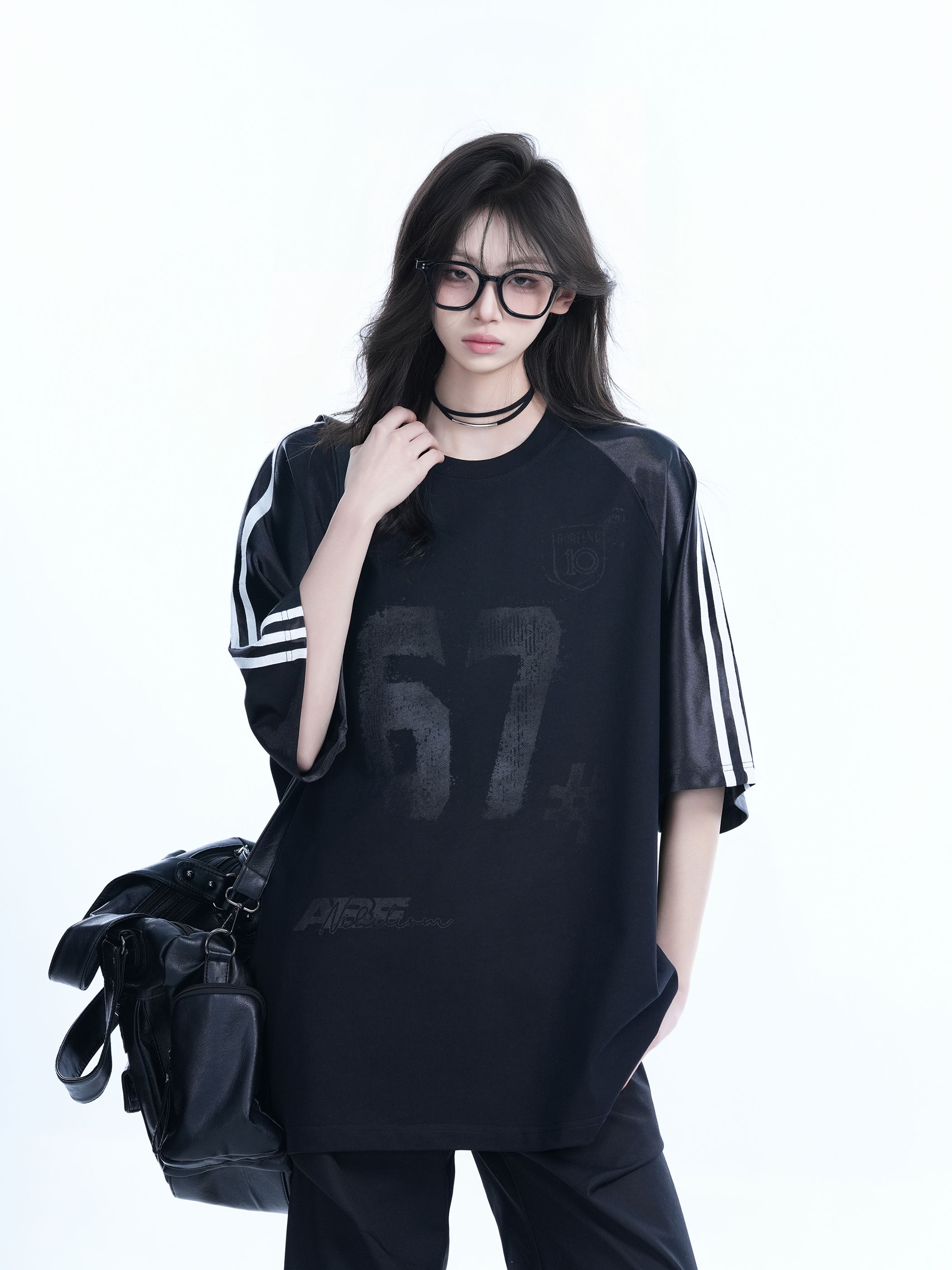 Oversized Black Short-Sleeve T-Shirt for Women - American High Street Sports Style, Loose Fit, Casual Chic.