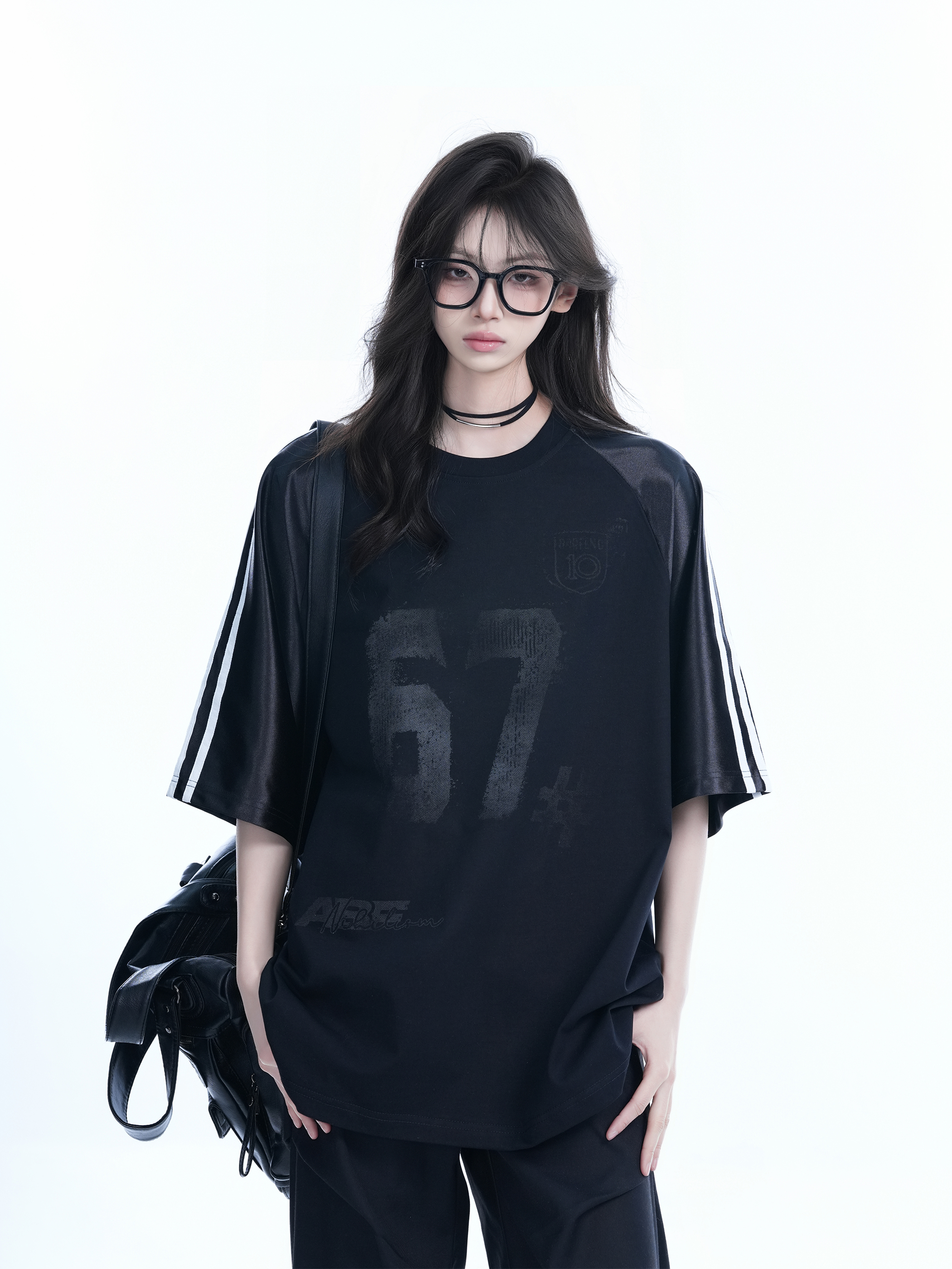 Oversized Black Short-Sleeve T-Shirt for Women - American High Street Sports Style, Loose Fit, Casual Chic.