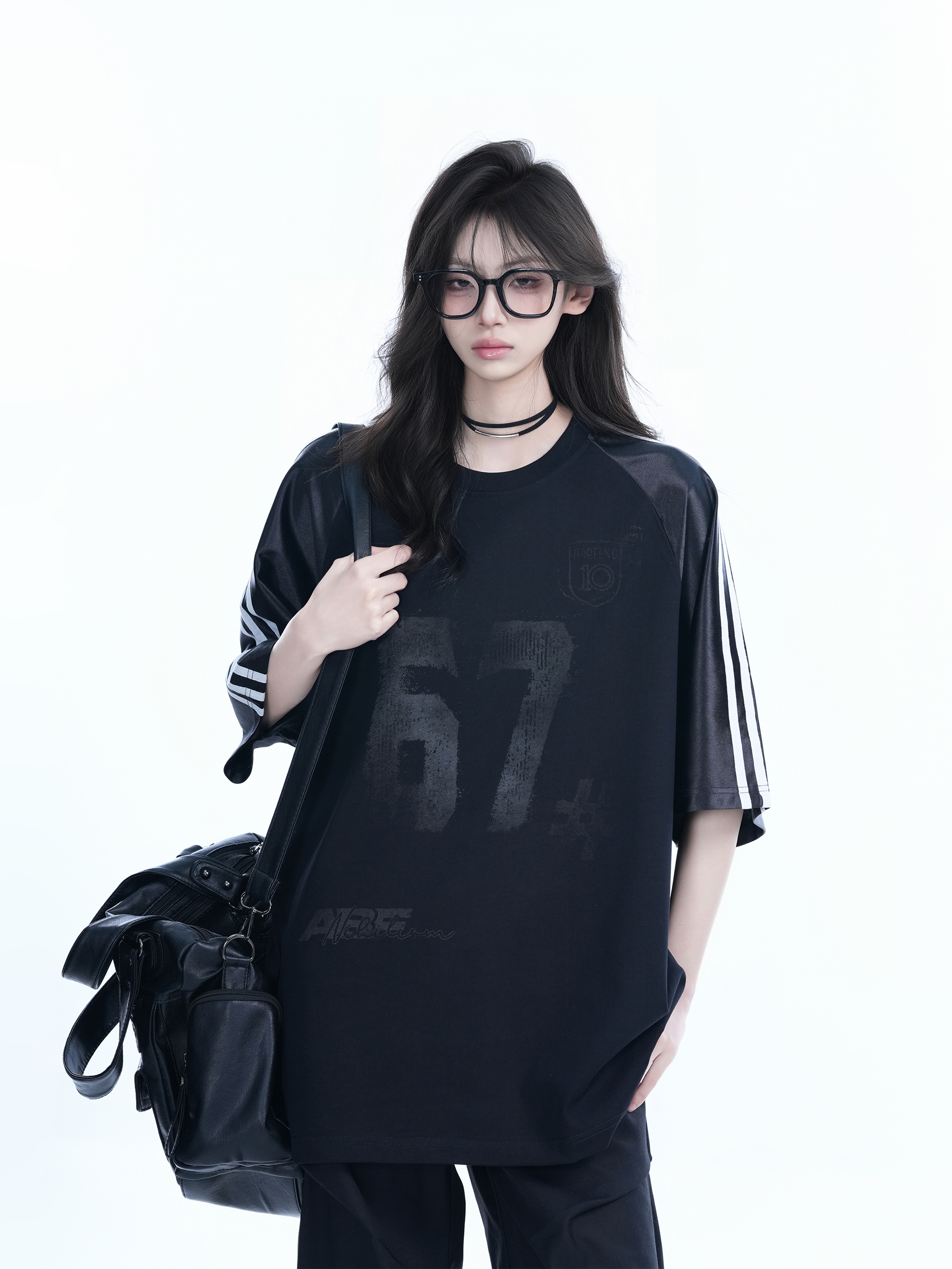 Oversized Black Short-Sleeve T-Shirt for Women - American High Street Sports Style, Loose Fit, Casual Chic.