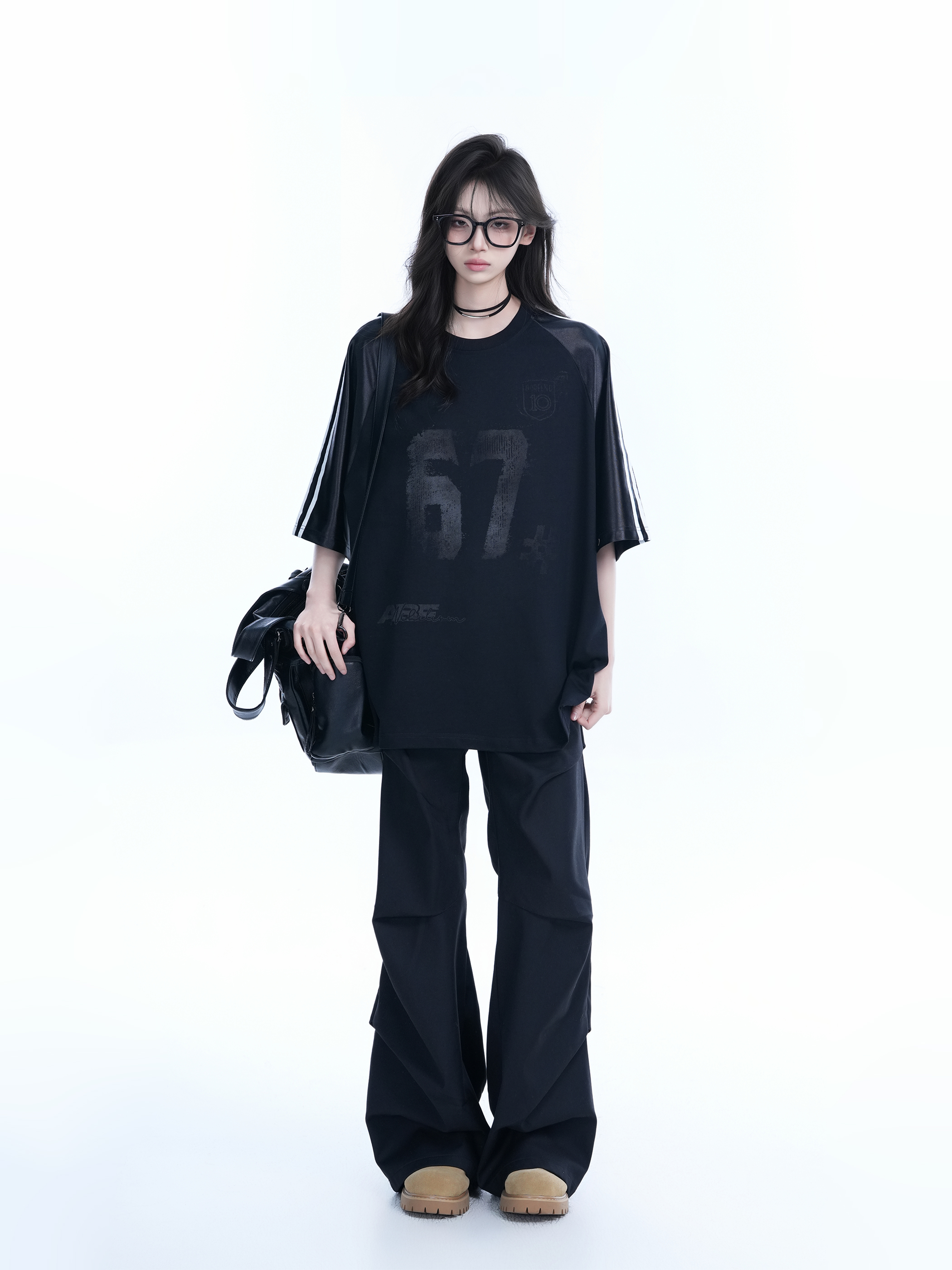 Oversized Black Short-Sleeve T-Shirt for Women - American High Street Sports Style, Loose Fit, Casual Chic.
