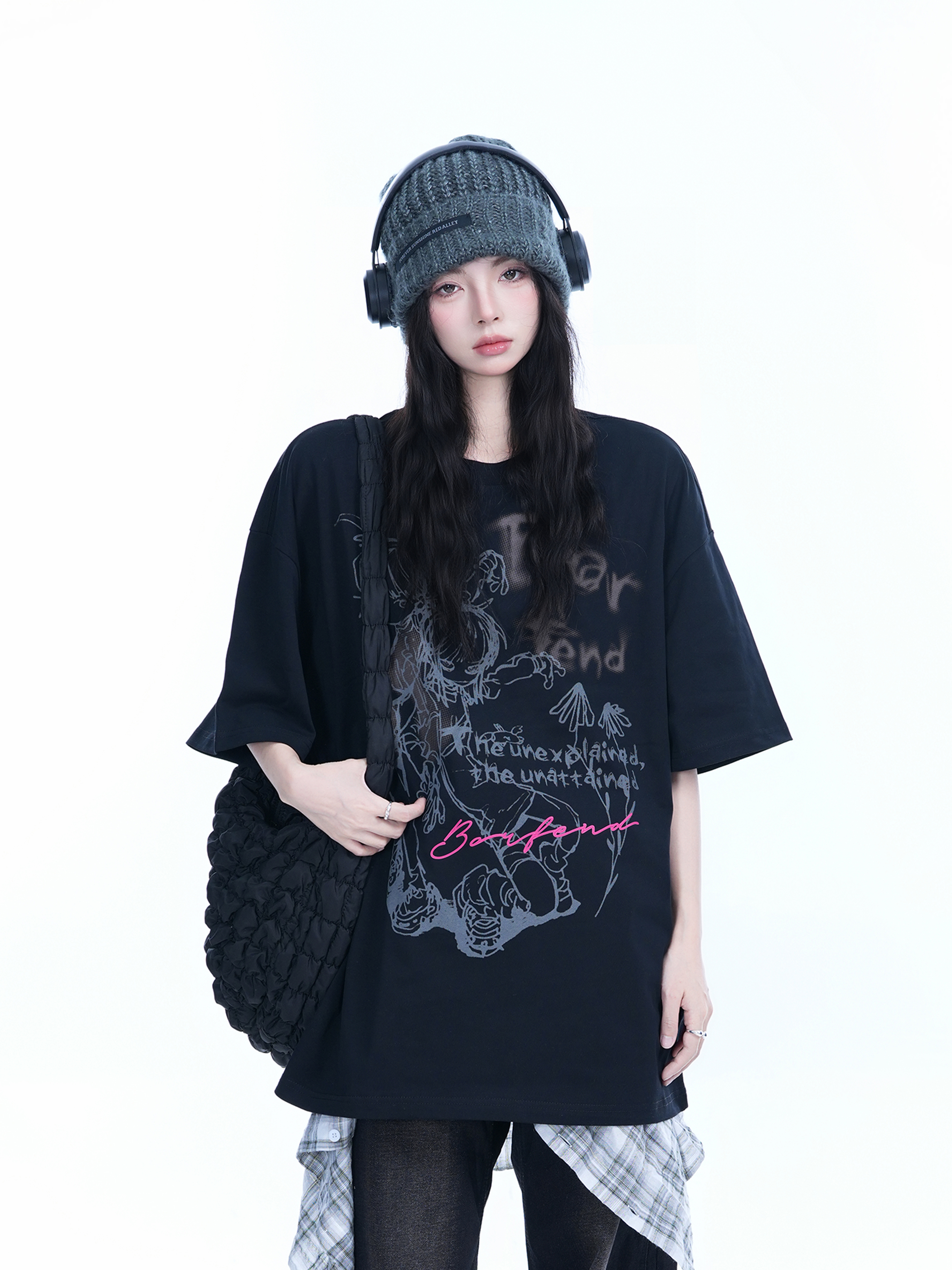Oversized Black Short Sleeve T-Shirt for Women - American Street Style, Casual Cotton Tee with "Sit and Eat Until the Mountains Are Empty" Print