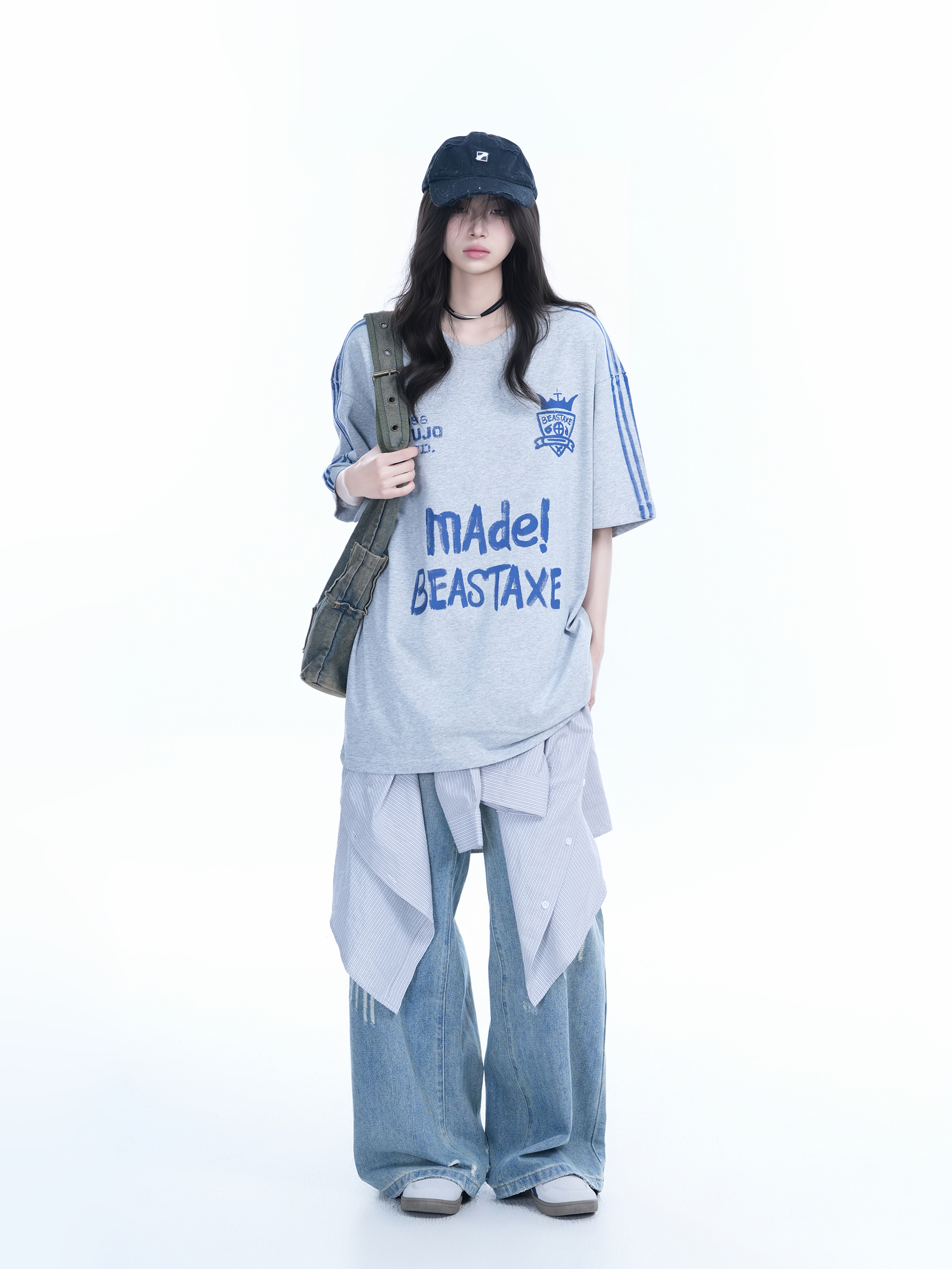 Oversized Retro College Style Gray Graffiti T-Shirt for Women - Trendy Short Sleeve Loose Fit Top