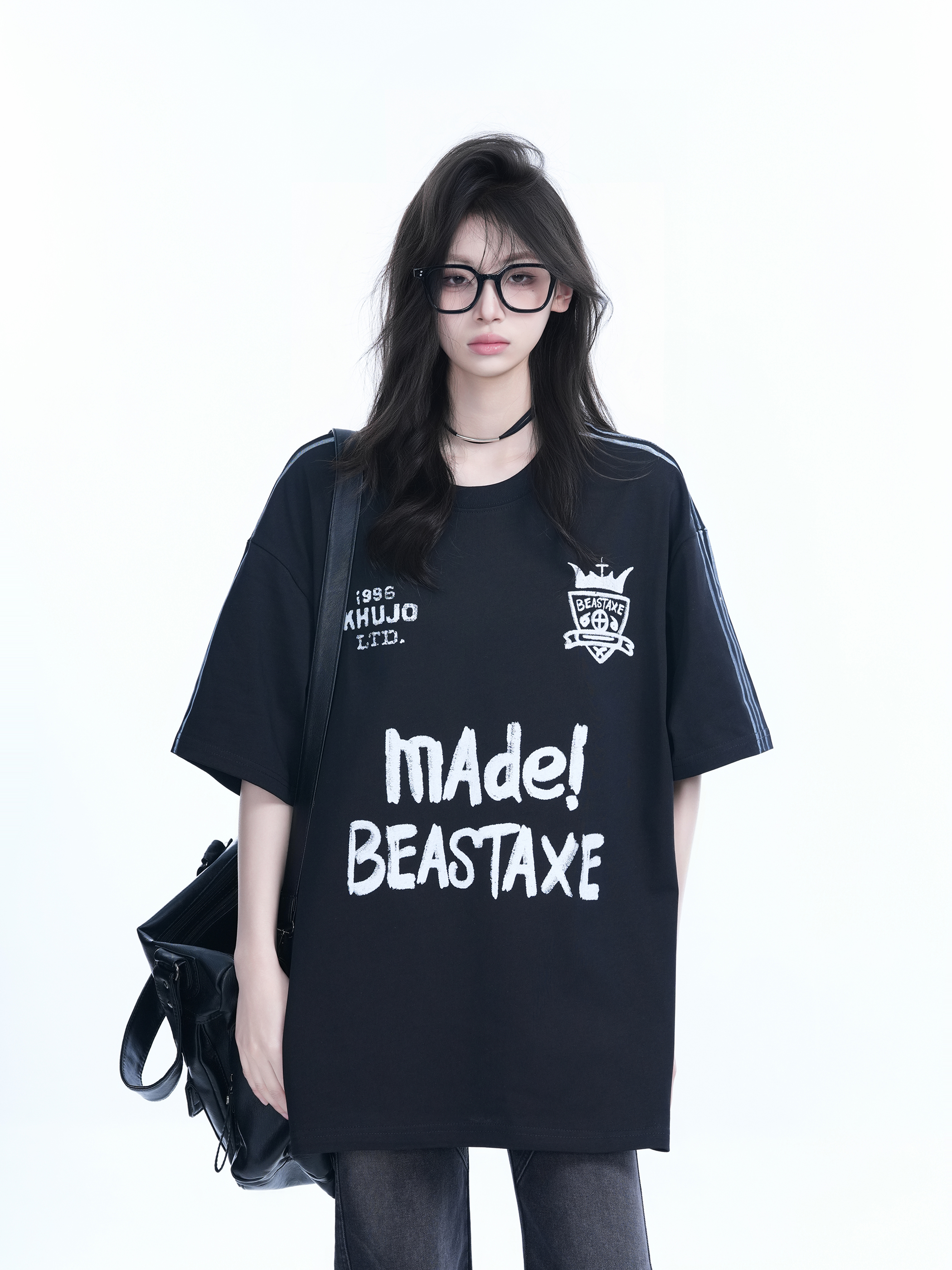 Oversized Retro College Style Gray Graffiti T-Shirt for Women - Trendy Short Sleeve Loose Fit Top