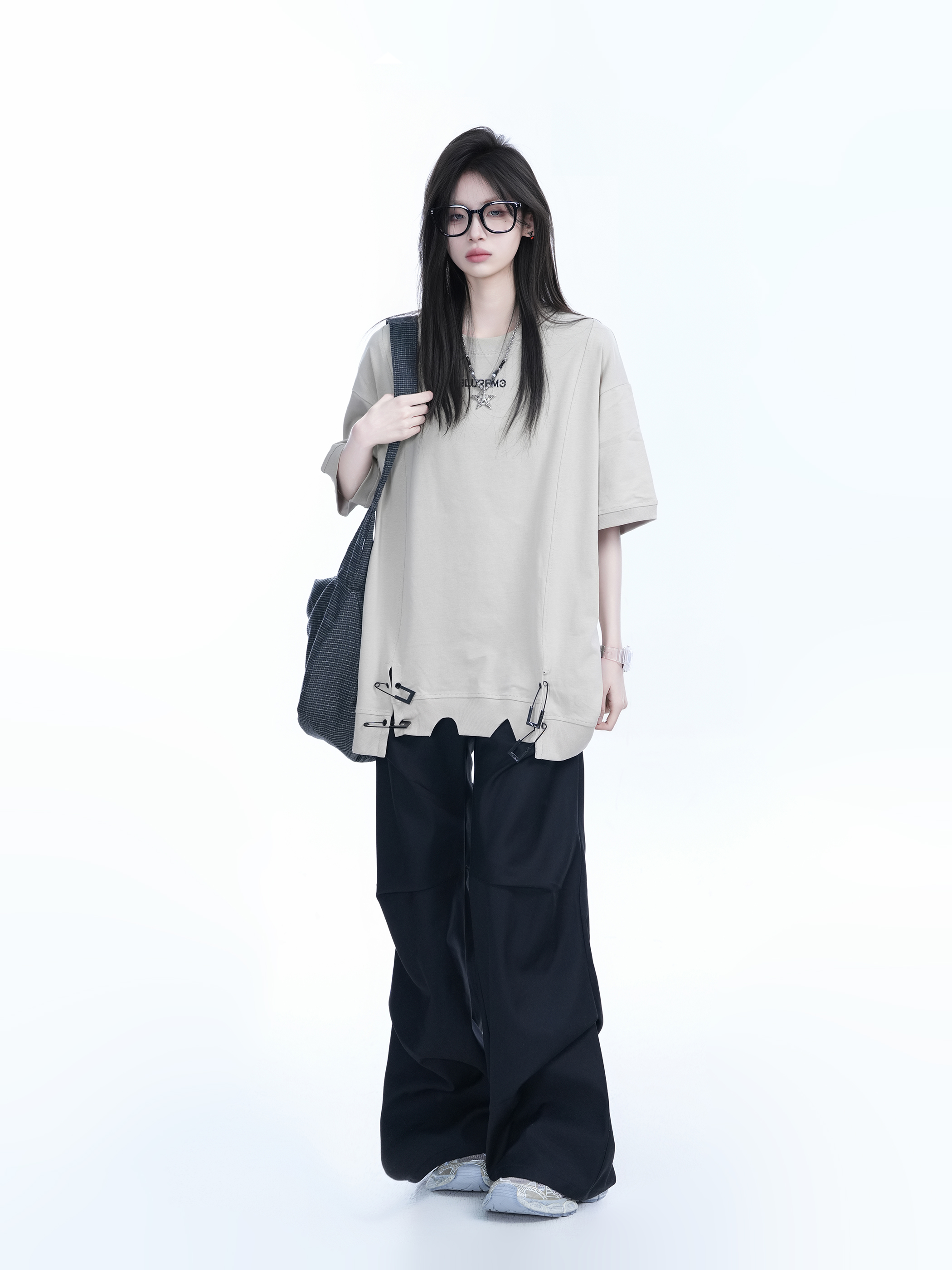Oversized Women's Short Sleeve T-Shirt with American High Street Pin Design - Trendy Loose Fit, Casual Style for Everyday Wear