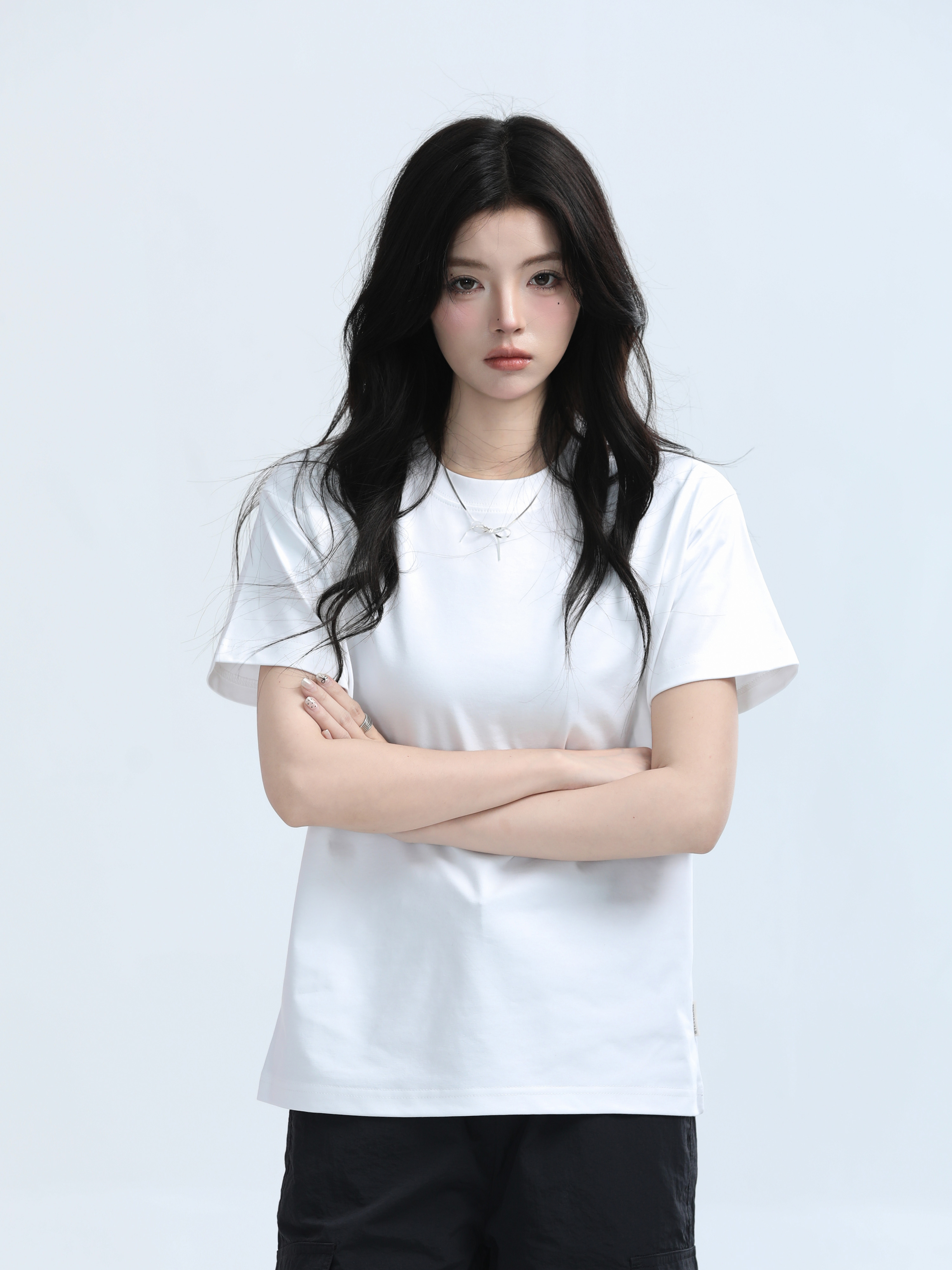 Petite Women's Fitted Gray Short-Sleeve T-Shirt with Round Neck - Summer Style, Casual Graphic Tee for Trendy Looks