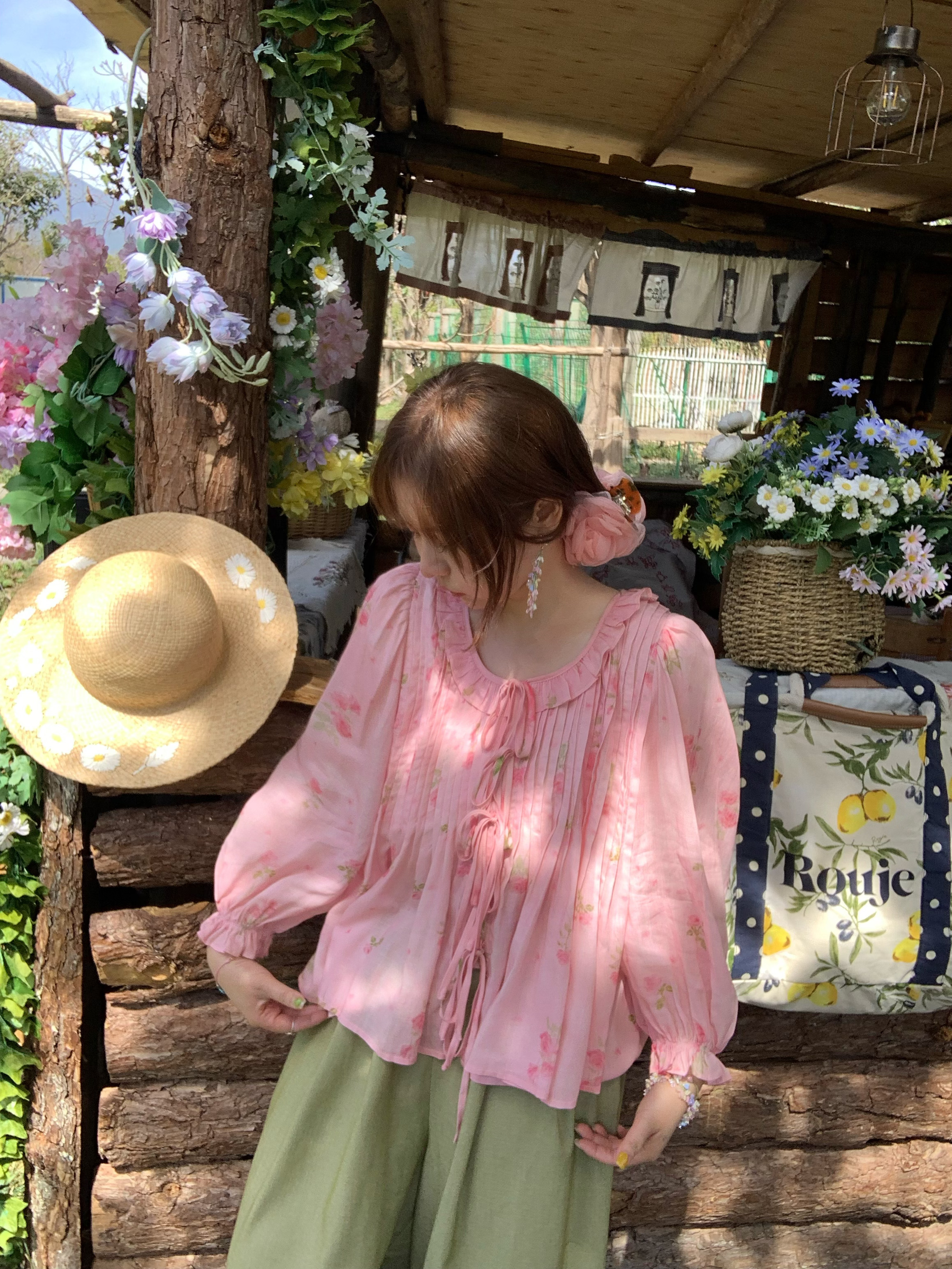 Pink Lily of the Valley Floral Doll Collar Long Sleeve Shirt for Women, Loose Thin Top for Spring and Autumn, Vintage Style