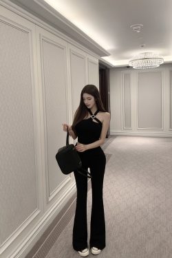 Sexy Cross-Neck Tank Top for Women with Built-In Padding - Fitted Design, Perfect for Y2K and Night Out Looks