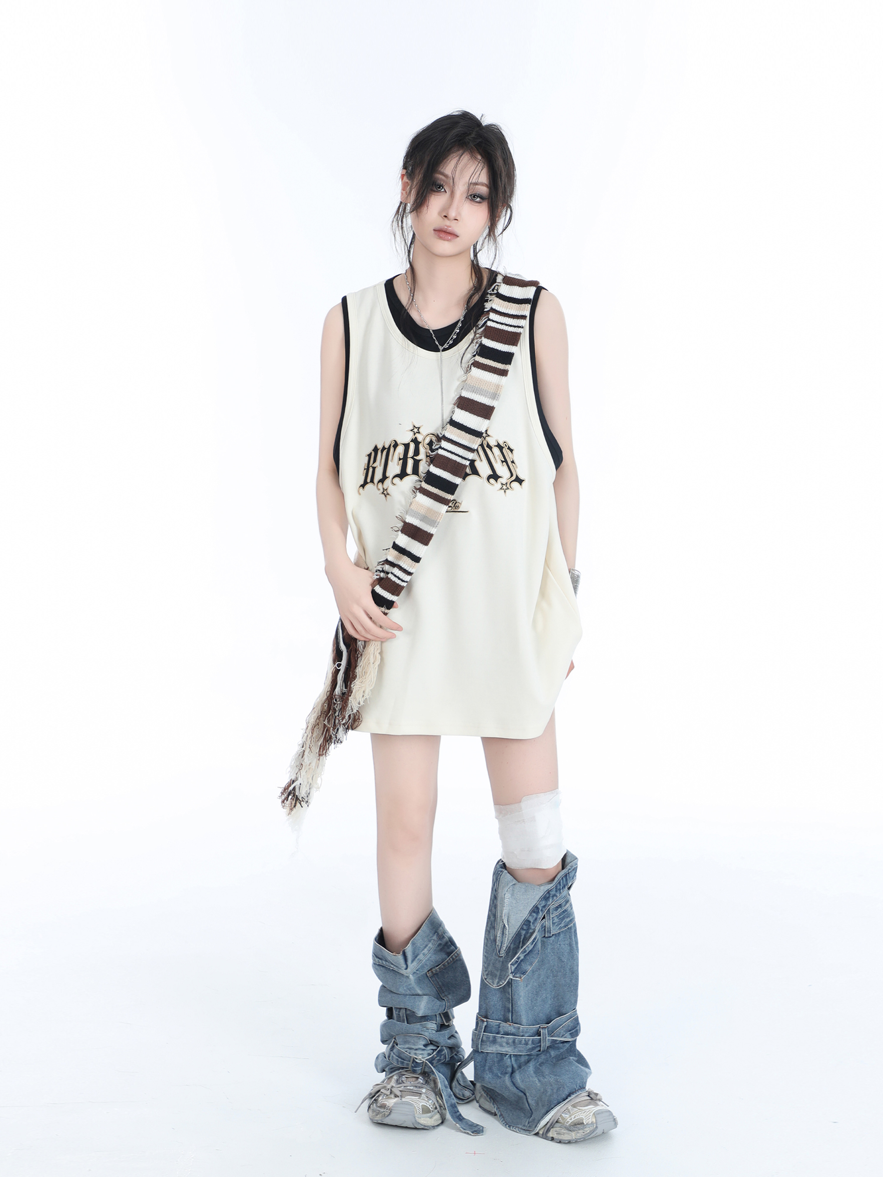 Summer Women's Loose Sports Sleeveless Top - Embroidered Fake Two-Piece Vest with "Sit and Eat Until the Mountains Are Empty" Design