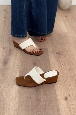 Thick-Soled Sheepskin Flip-Flops for Women - Retro Minimalist Square-Toe Wedge Sandals for Outdoor and Beach Wear