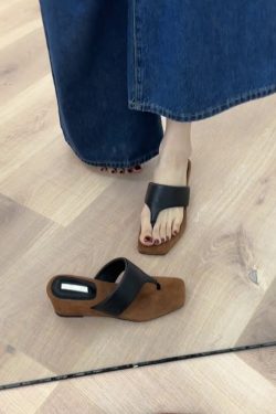 Thick-Soled Sheepskin Flip-Flops for Women - Retro Minimalist Square-Toe Wedge Sandals for Outdoor and Beach Wear