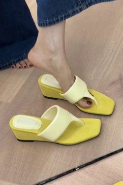 Thick-Soled Sheepskin Flip-Flops for Women - Retro Minimalist Square-Toe Wedge Sandals for Outdoor and Beach Wear