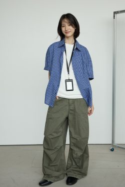 Trendy Blue and White Check Short-Sleeve Shirt for Men and Women - Casual Loose Fit for Daily Commuting, Summer Style