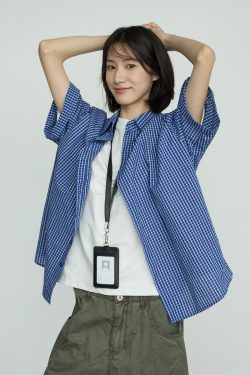 Trendy Blue and White Check Short-Sleeve Shirt for Men and Women - Casual Loose Fit for Daily Commuting, Summer Style