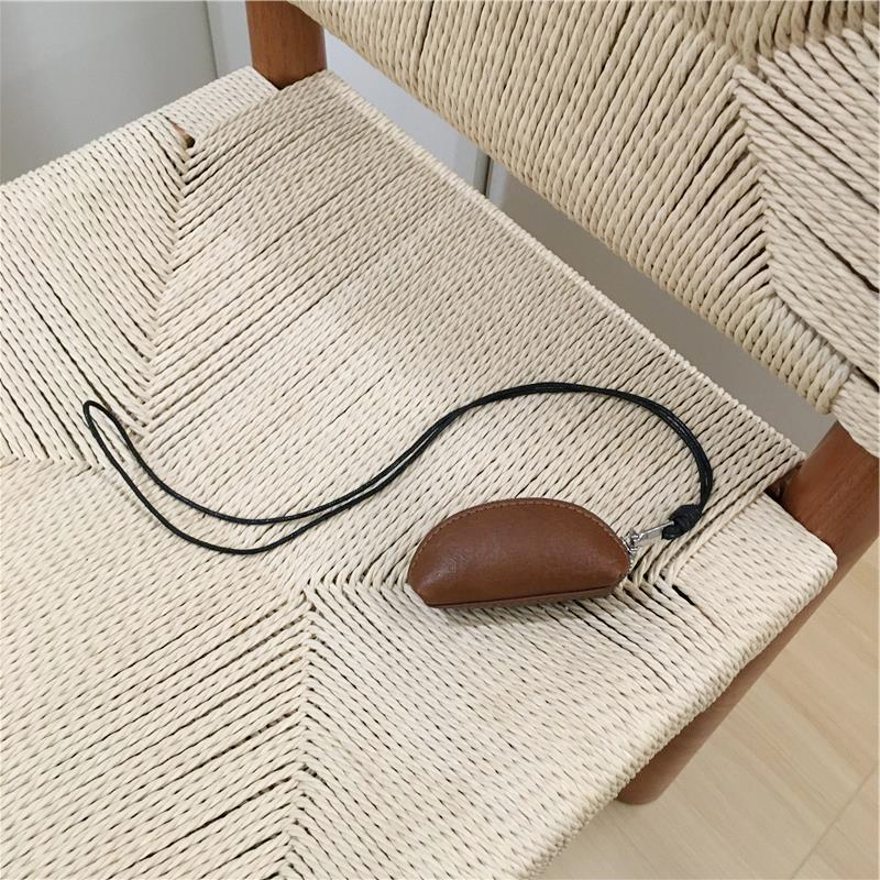 Versatile Cute Red Coin Purse - Small Portable Bag for Keys and Accessories, Perfect for Niche Instagram Aesthetic