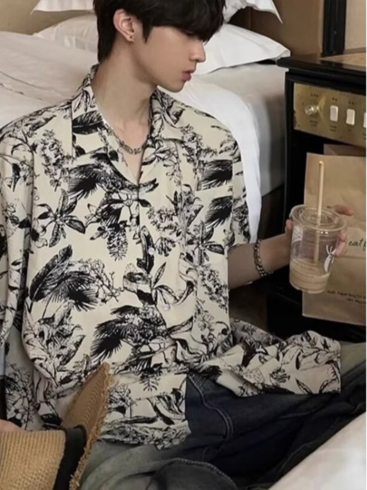 Vintage Floral Short-Sleeve Shirt for Men and Women, Loose Fit Chinese-Style Design with Retro Hong Kong Vibe, Perfect for Summer