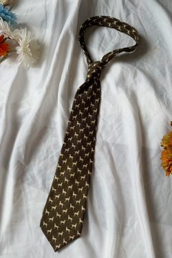 Vintage Floral Wide Bow Tie - Handmade Retro Hong Kong Style, Trendy Korean Casual Accessory for a Chic Look