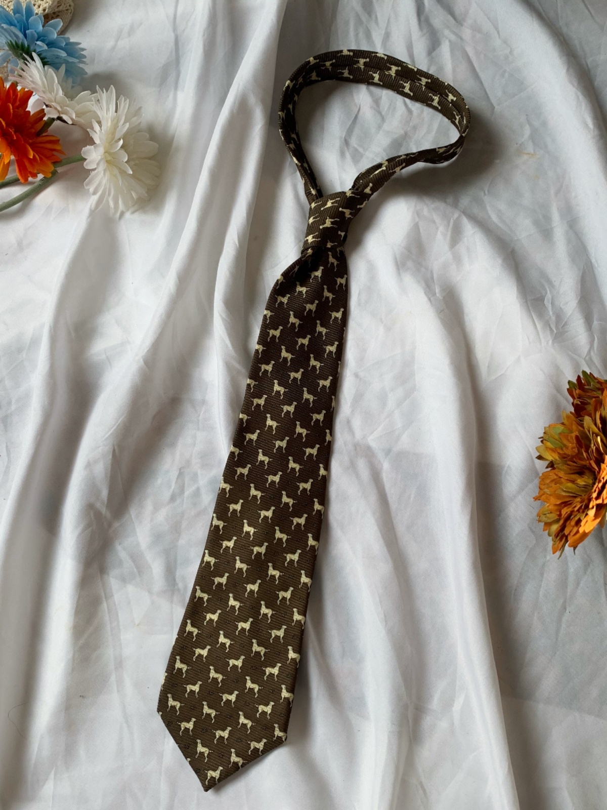 Vintage Floral Wide Bow Tie - Handmade Retro Hong Kong Style, Trendy Korean Casual Accessory for a Chic Look