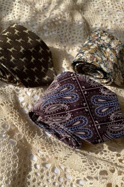 Vintage Floral Wide Bow Tie - Handmade Retro Hong Kong Style, Trendy Korean Casual Accessory for a Chic Look