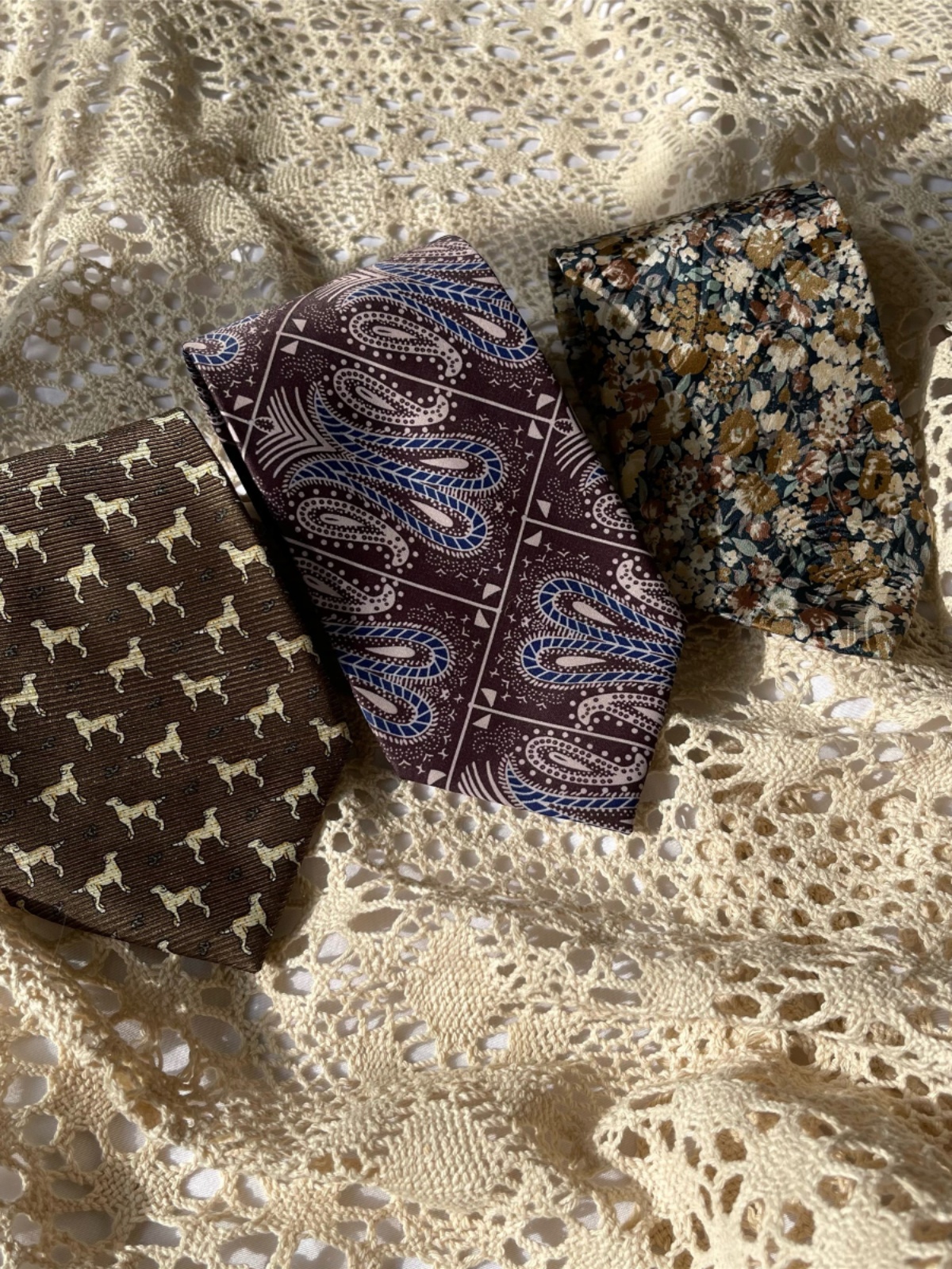 Vintage Floral Wide Bow Tie - Handmade Retro Hong Kong Style, Trendy Korean Casual Accessory for a Chic Look
