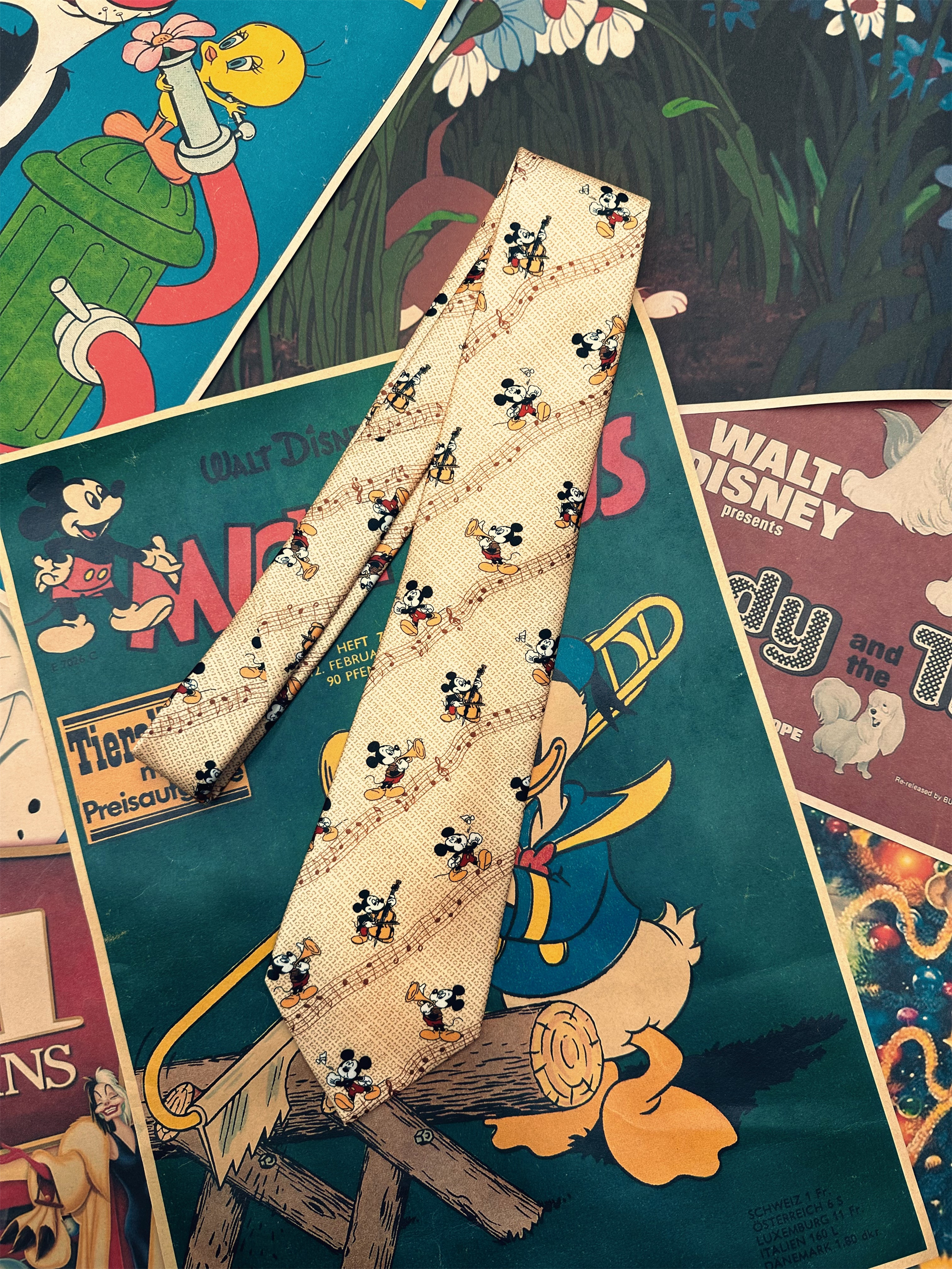 Vintage Floral Wide Bow Tie - Handmade Retro Hong Kong Style, Trendy Korean Casual Accessory for a Chic Look