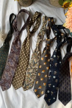 Vintage Floral Wide Bow Tie - Handmade Retro Hong Kong Style, Trendy Korean Casual Accessory for a Chic Look