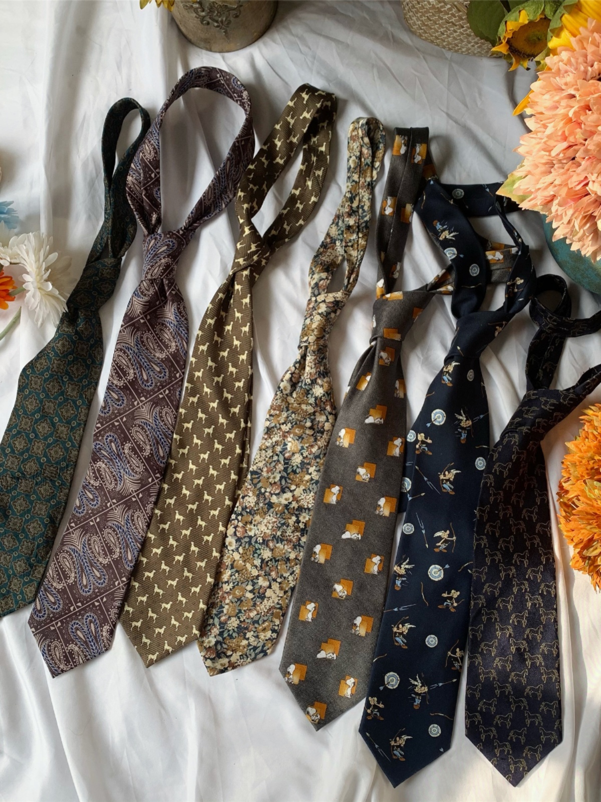 Vintage Floral Wide Bow Tie - Handmade Retro Hong Kong Style, Trendy Korean Casual Accessory for a Chic Look