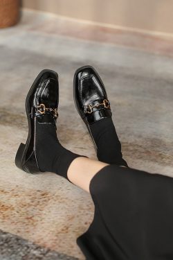 Vintage Gold Buckle British Style Slip-On Mid-Heel Loafers for Women - Retro Leather Shoes Inspired by Y2K Fashion