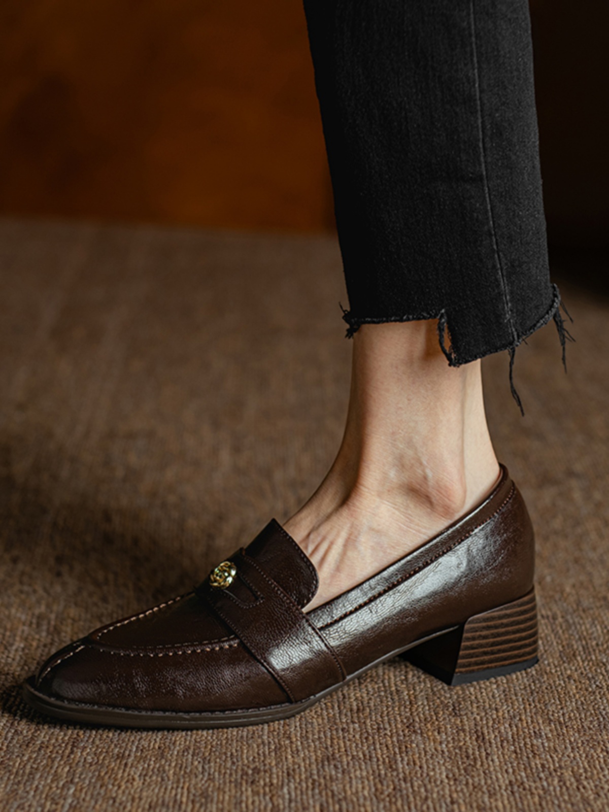 Vintage Roman-Style Camellia Pointed Loafers for Women - Chunky Heels, Slip-On Design, Y2K Fashion, Italian Corso Venezia Inspired