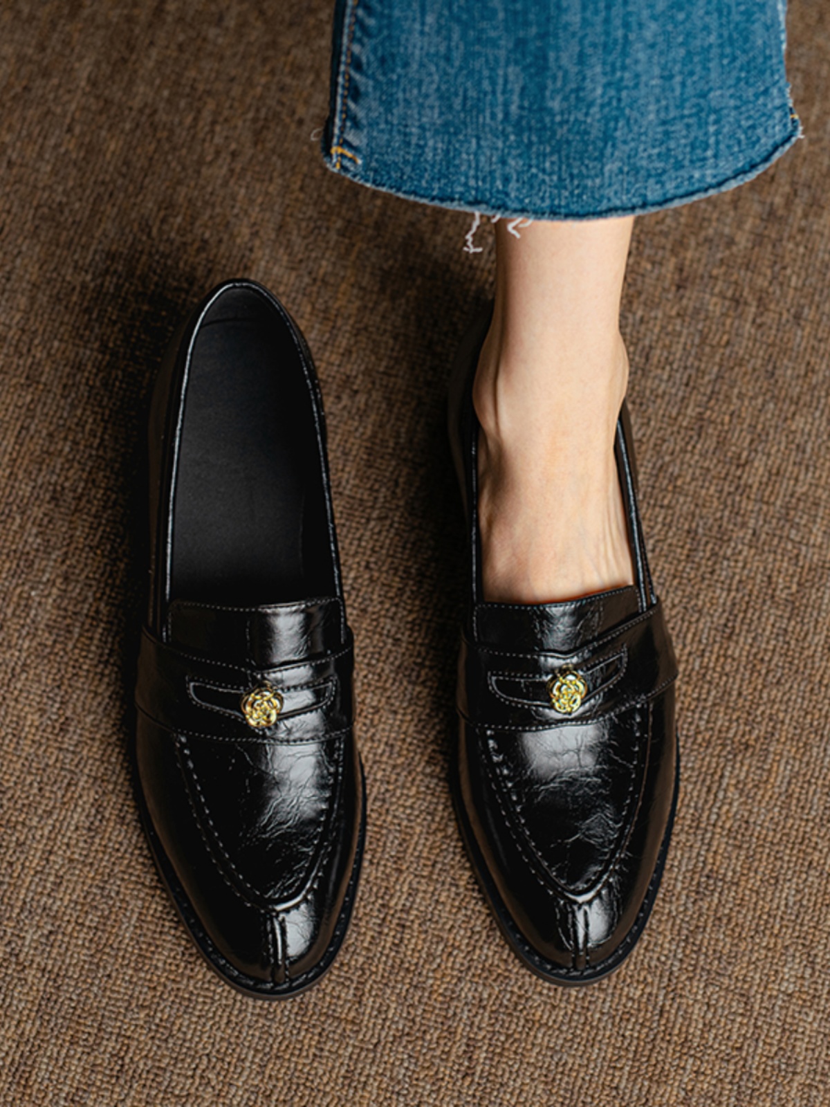 Vintage Roman-Style Camellia Pointed Loafers for Women - Chunky Heels, Slip-On Design, Y2K Fashion, Italian Corso Venezia Inspired