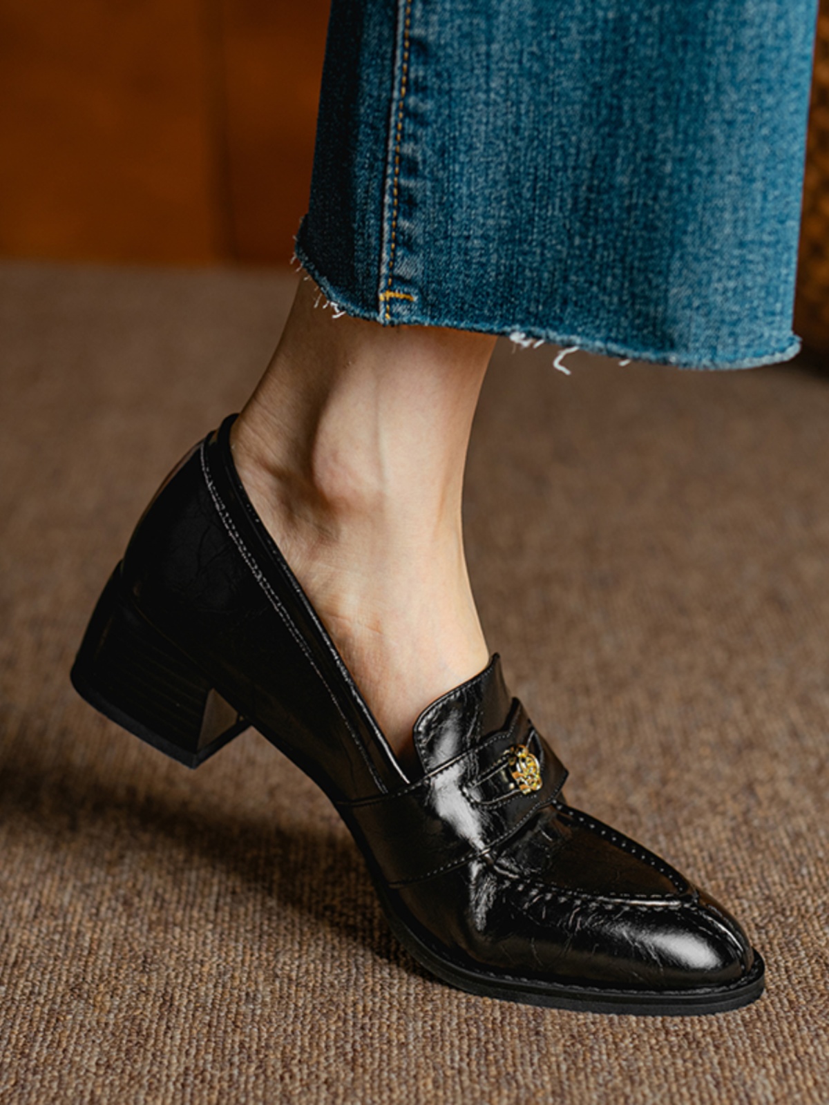 Vintage Roman-Style Camellia Pointed Loafers for Women - Chunky Heels, Slip-On Design, Y2K Fashion, Italian Corso Venezia Inspired